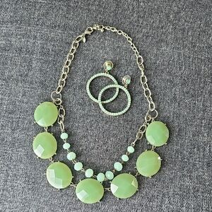 Premier Designs Green and Gold Necklace Set